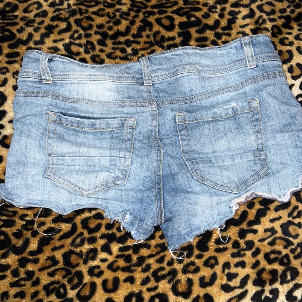 Shorts - Picture 3 of 3